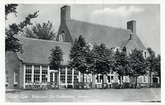 12105 Gezicht op het hotel-café-restaurant De Grebbeberg aan de Grebbeweg te Grebbe bij Rhenen.